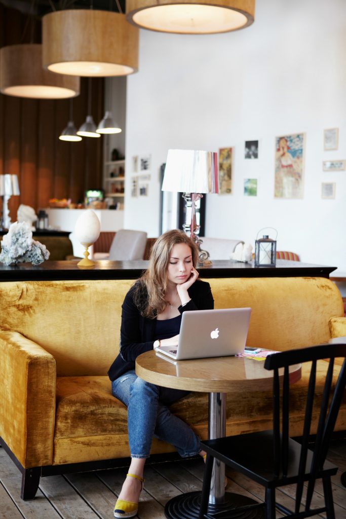 online shopping, computer, bærbar, spar penge, cafe, kvinde, arbejder, lektier, regnskab, 