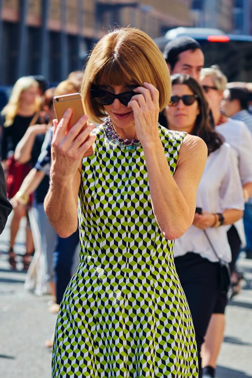 emoji-pistol-anna-wintour-iphone-smartphone-telefon-mobil