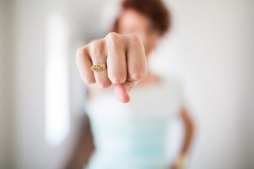kvinde cool sej power hånd knytnævne bad ass (Foto: Unsplash)