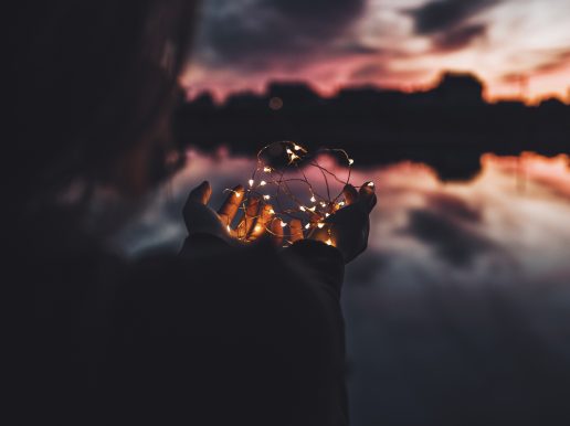 horisont pige hænder lys hjerte tanker (Foto: Unsplash)