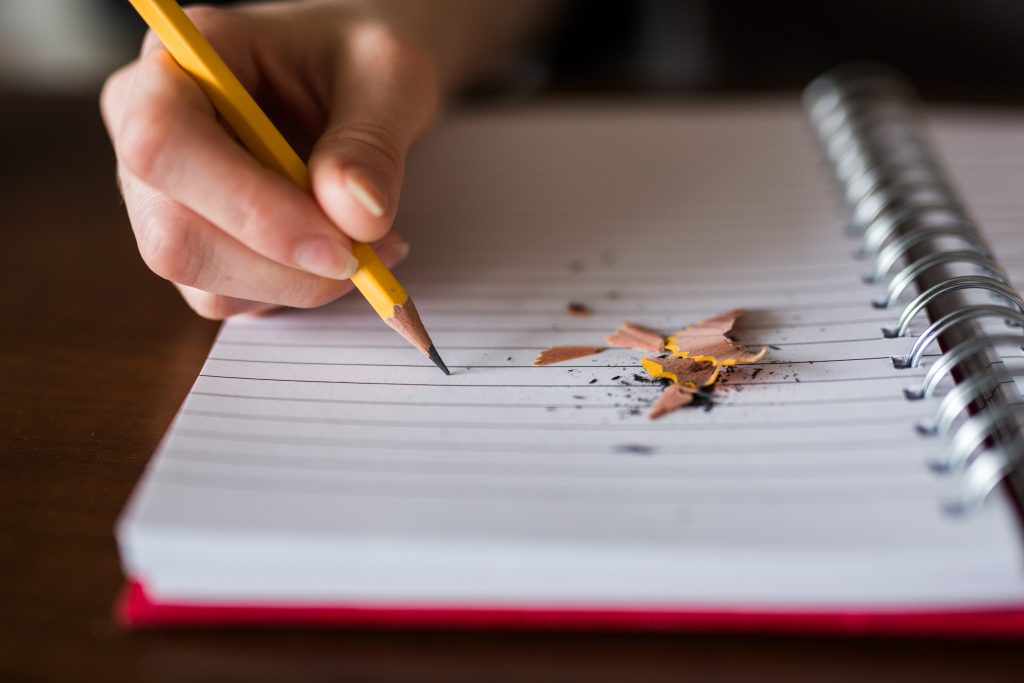 skrive blyant blok elev skole (Foto: Unsplash)