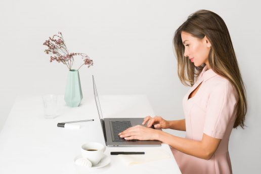 pige arbejde computer kontor