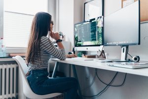 pige arbejde job computer