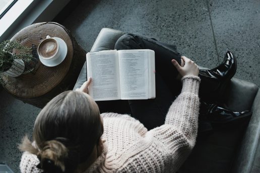 læs læse bog hygge slappe af hobby