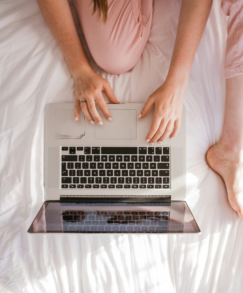 pige seng computer hygge 
