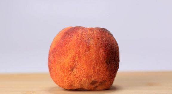 fersken frugt gammel