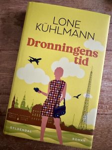 lone kühlmann dronningens tid bog