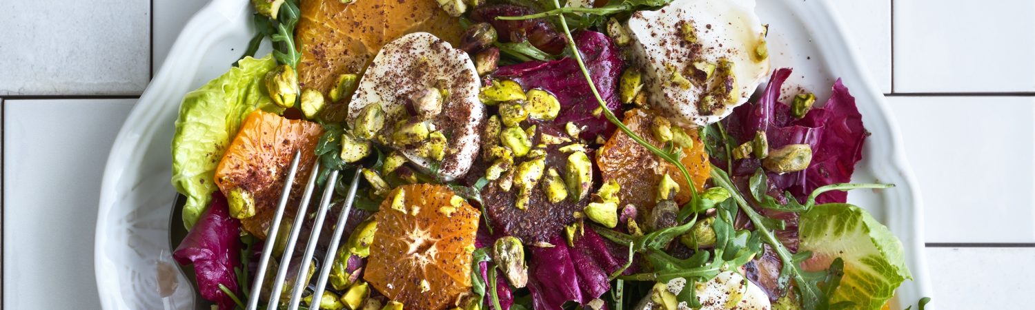 citrussalat med gedeost og sumak