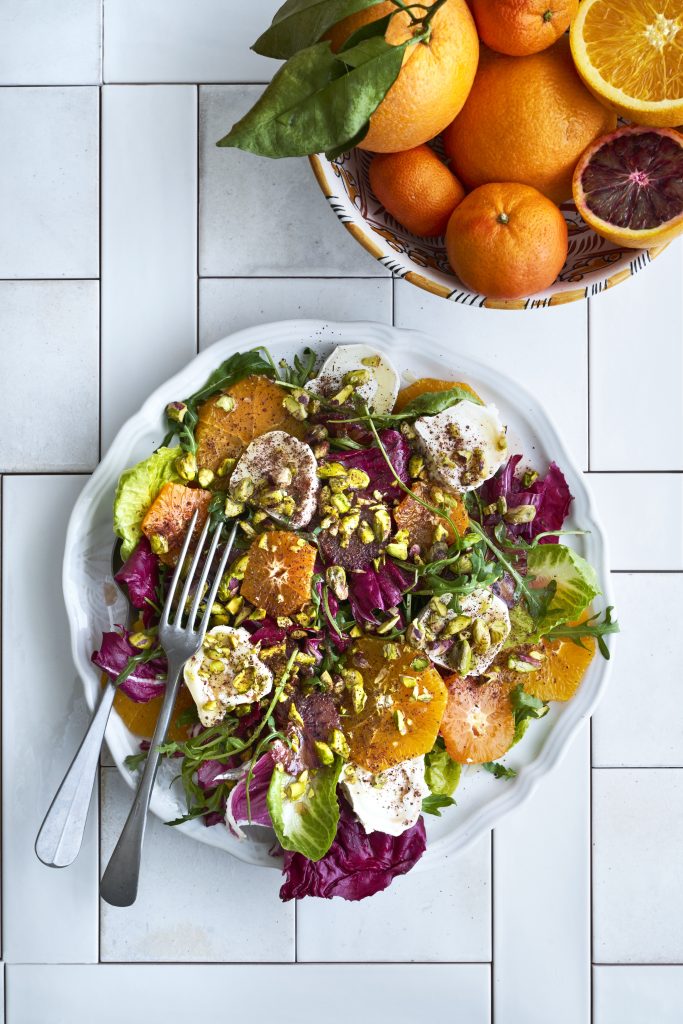 citrussalat med gedeost og sumak