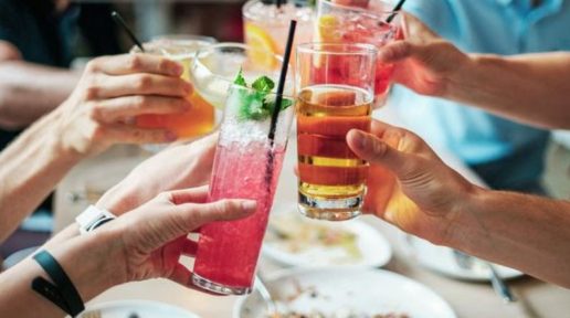 Varme sommerdage og kolde drinks hører ofte sammen for mange danskere. Men en ny undersøgelse fra Voxmeter for Blå Kors Danmark viser, at stadig flere danskere ønsker en alkoholkultur, hvor alkohol fylder mindre. Foto: Pixabay